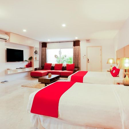 De42 Hotel Кату Екстериор снимка