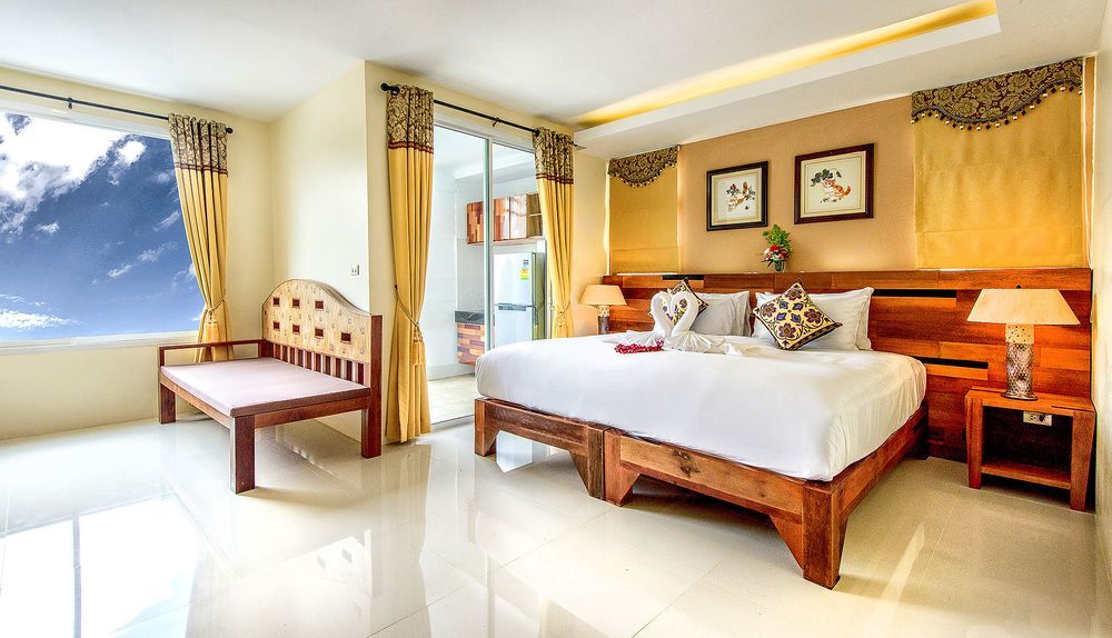 De42 Hotel Кату Екстериор снимка