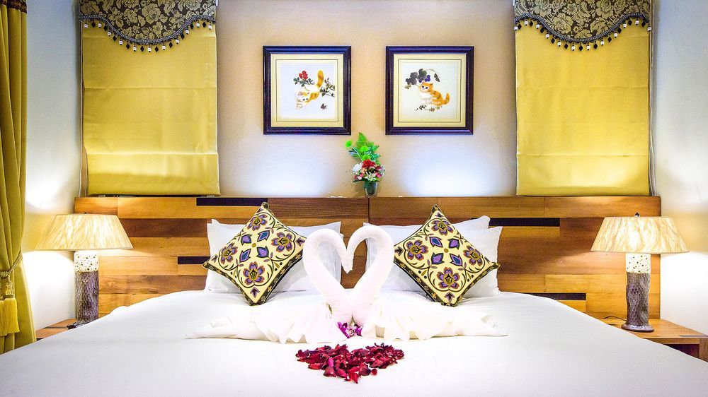 De42 Hotel Кату Екстериор снимка