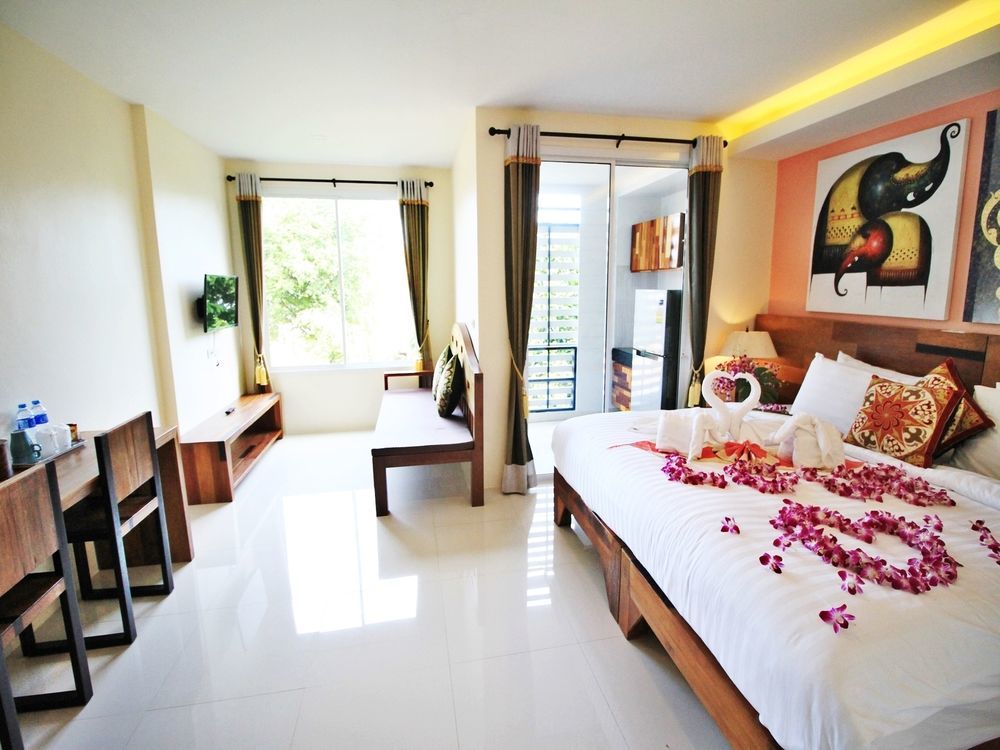 De42 Hotel Кату Екстериор снимка