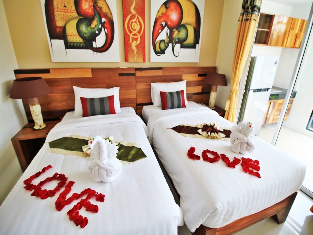 De42 Hotel Кату Екстериор снимка