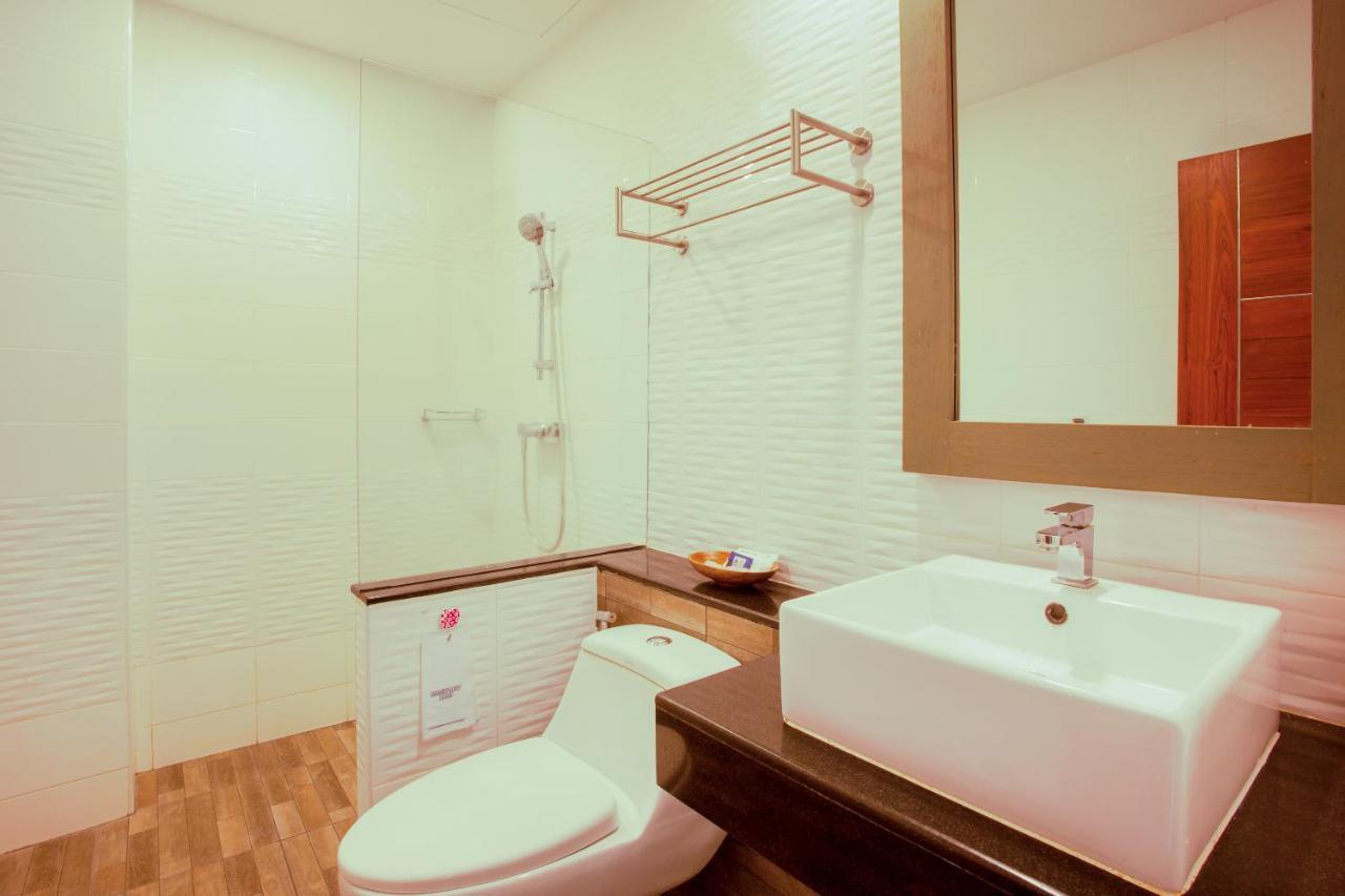 De42 Hotel Кату Екстериор снимка